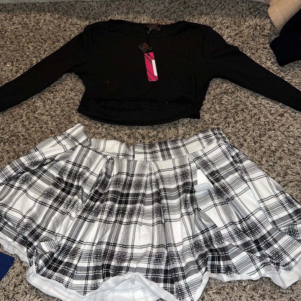 A cute black and white 2 piece